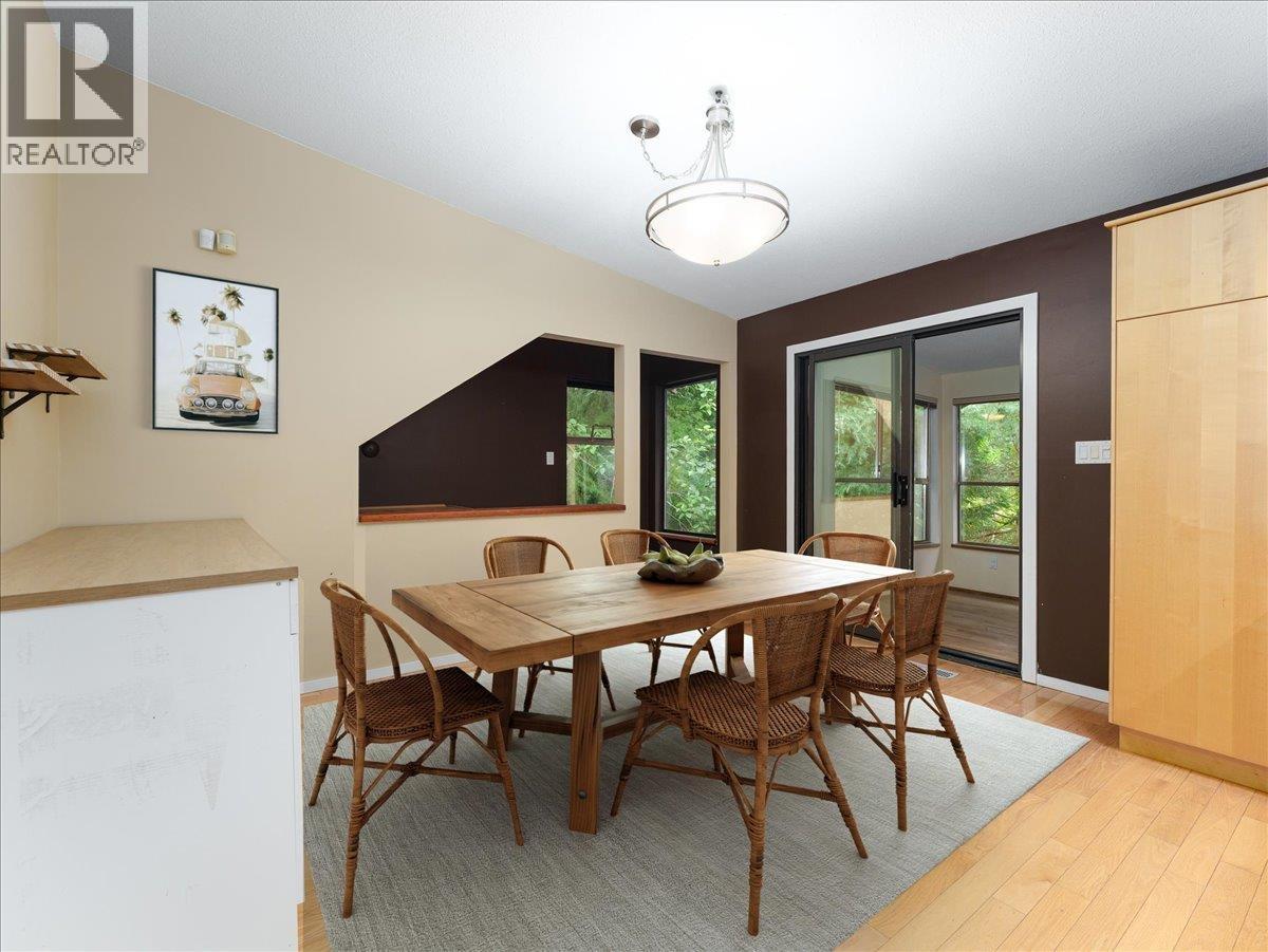 Photo 7 of 277 E Braemar Road, North Vancouver BC