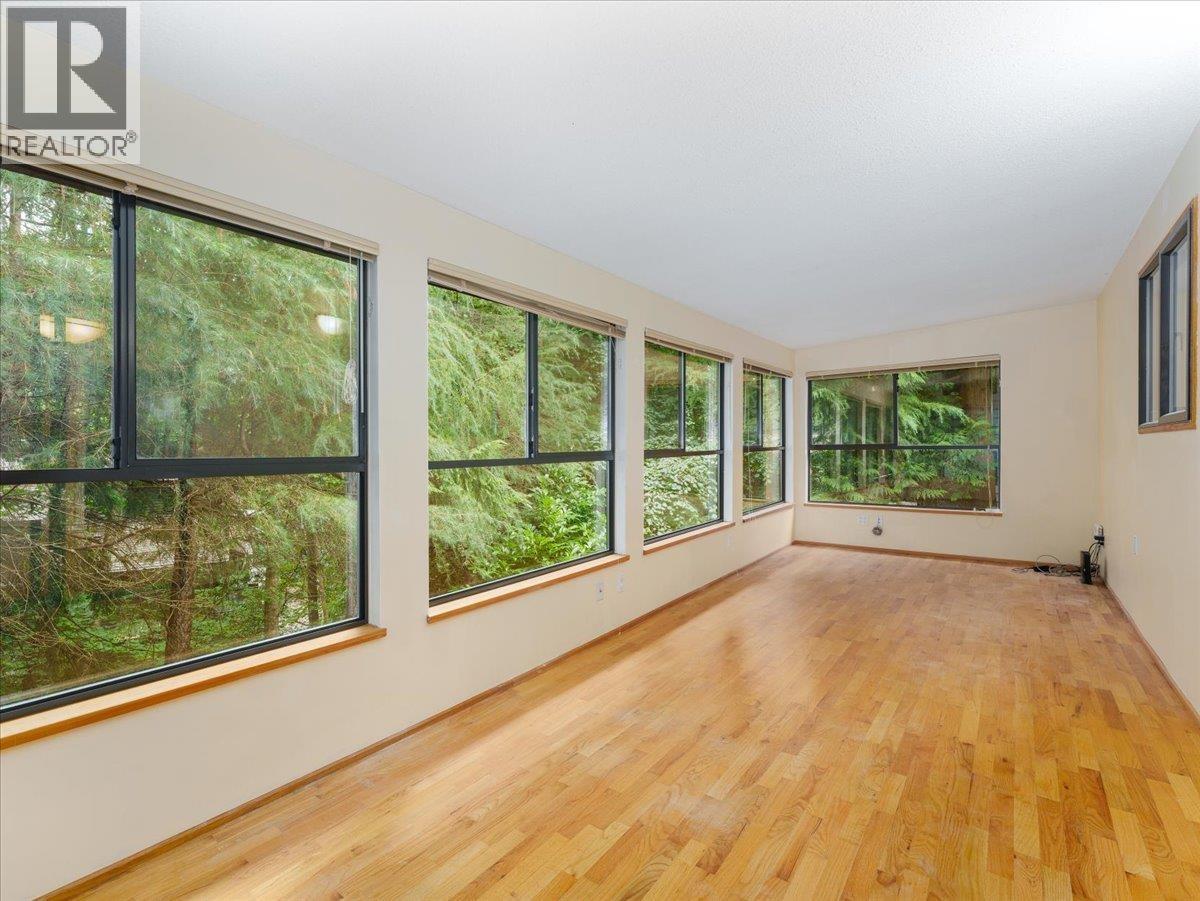 Photo 8 of 277 E Braemar Road, North Vancouver BC