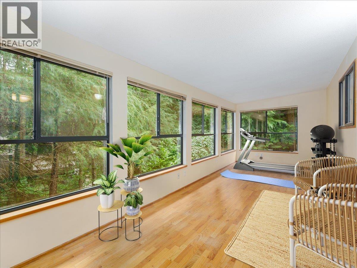 Photo 9 of 277 E Braemar Road, North Vancouver BC