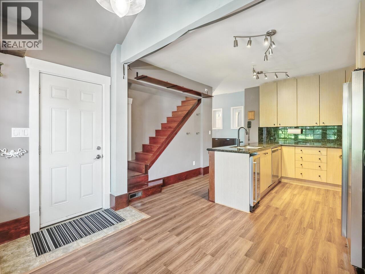 Photo 10 of 2147 E 1st Avenue, Vancouver BC