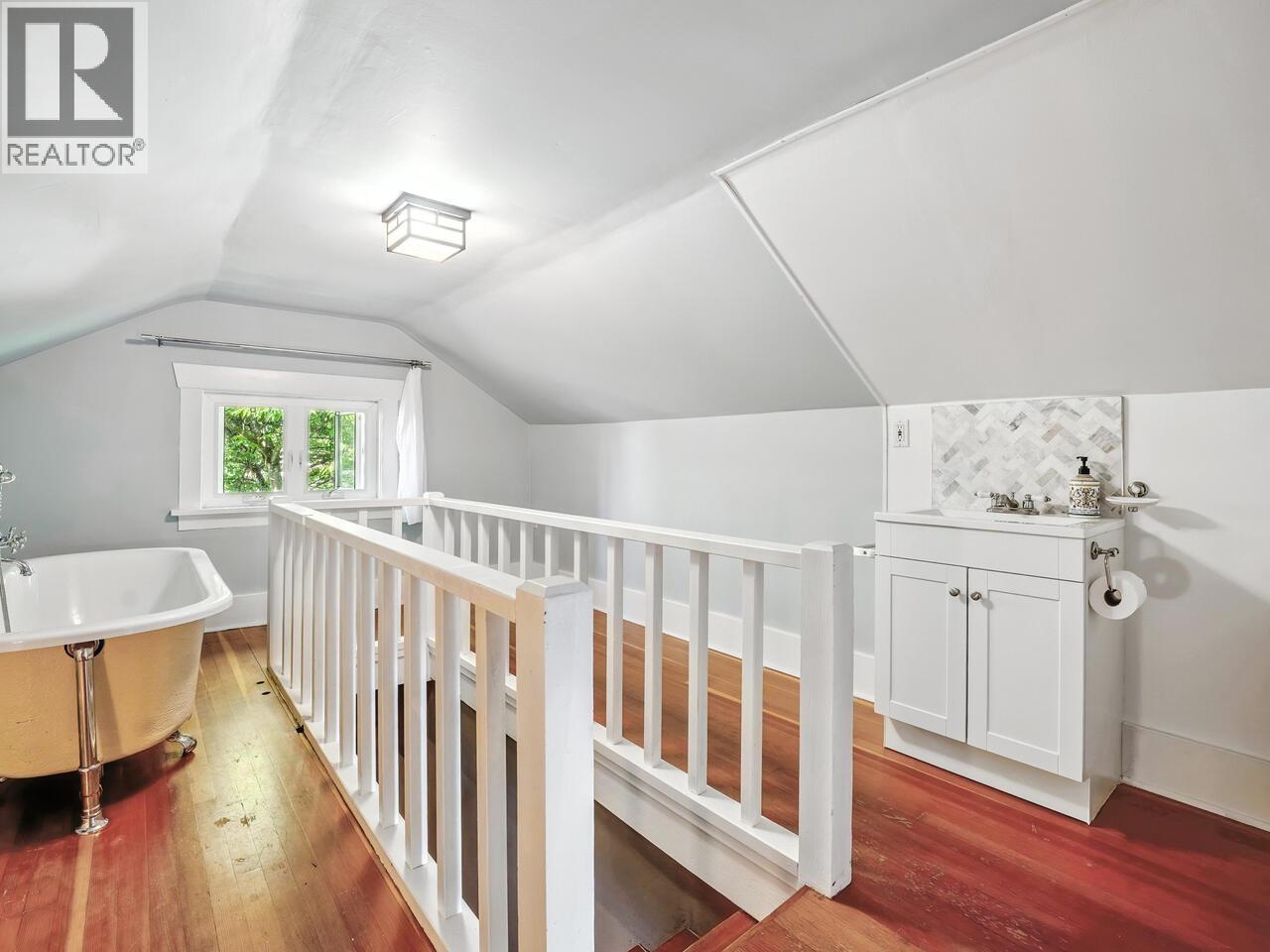 Photo 13 of 2147 E 1st Avenue, Vancouver BC