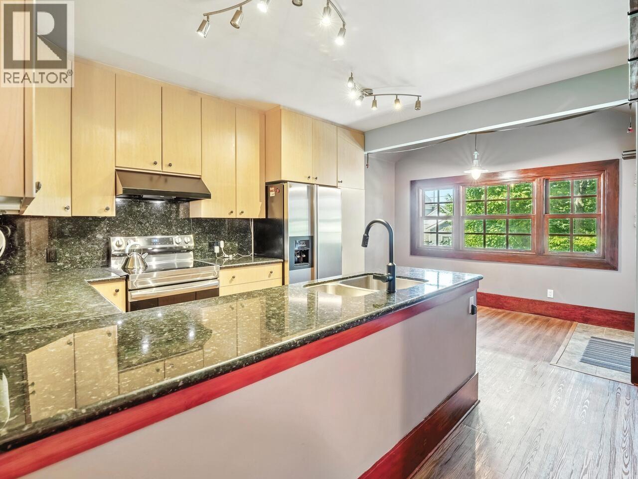 Photo 6 of 2147 E 1st Avenue, Vancouver BC