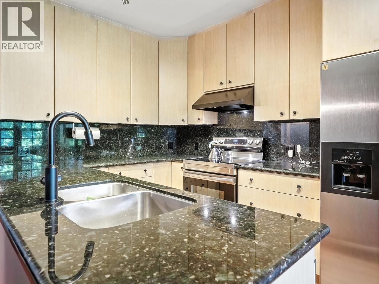 Photo 7 of 2147 E 1st Avenue, Vancouver BC
