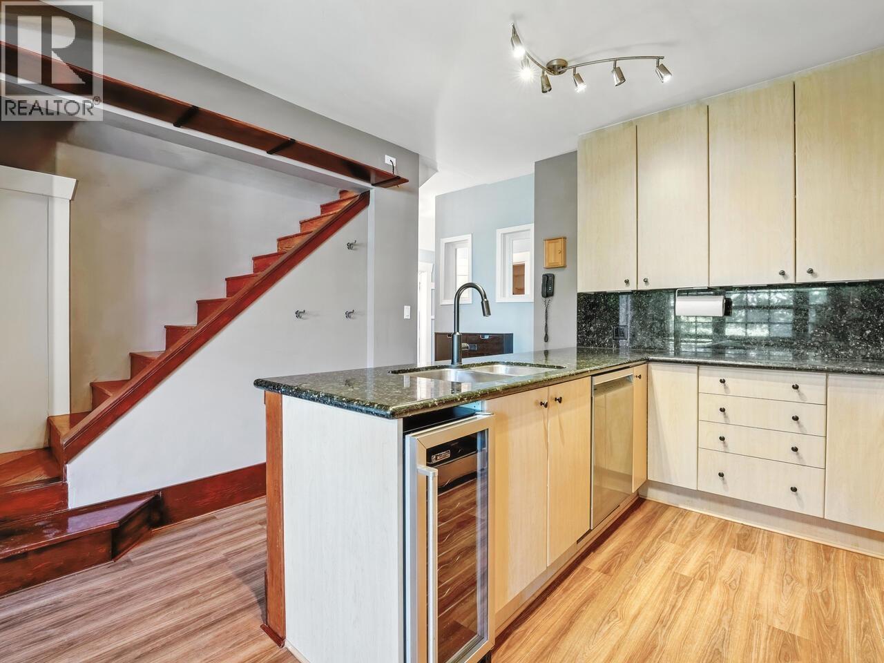 Photo 8 of 2147 E 1st Avenue, Vancouver BC
