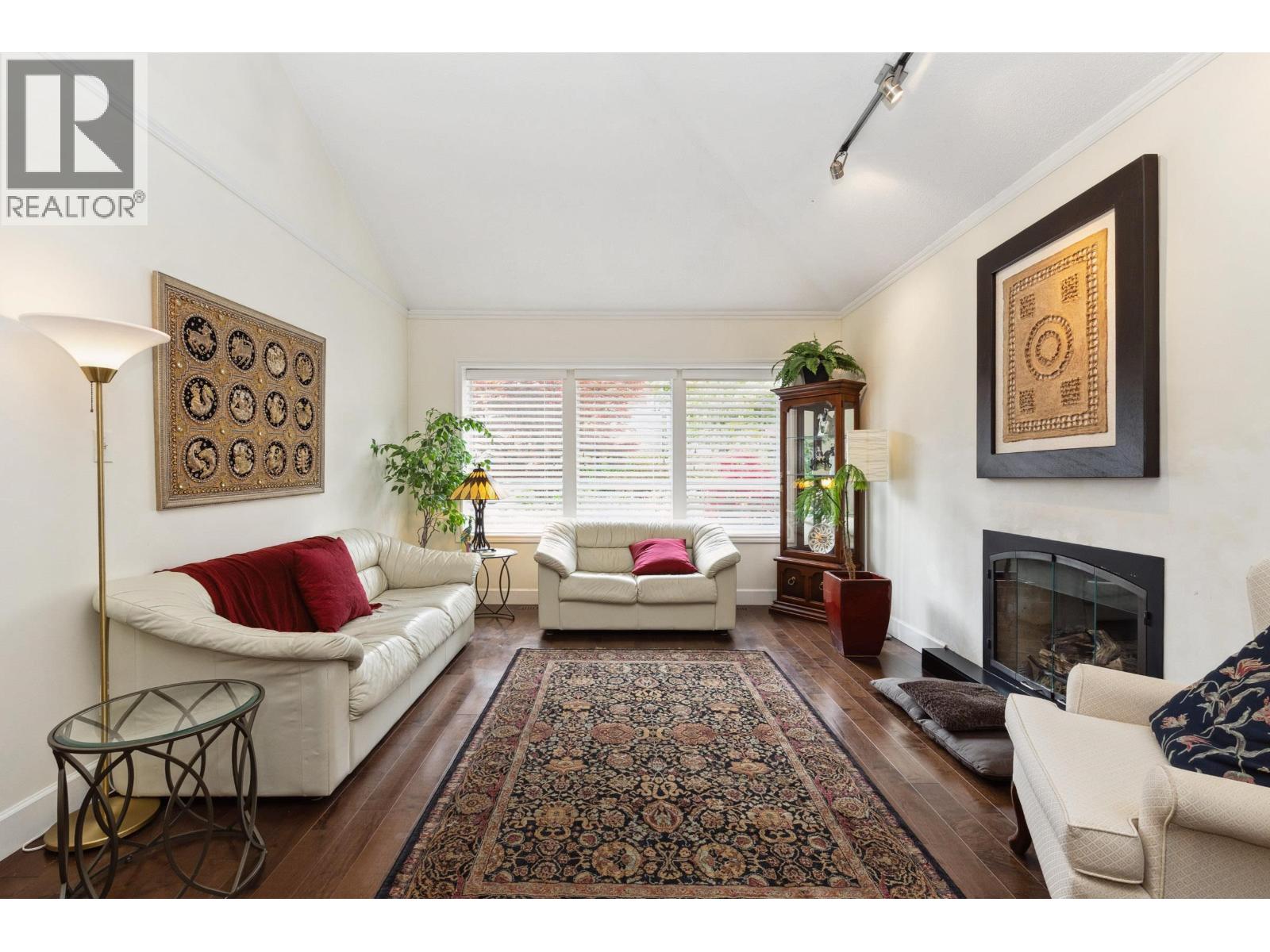 Photo 4 of 4728 Underwood Avenue, North Vancouver BC
