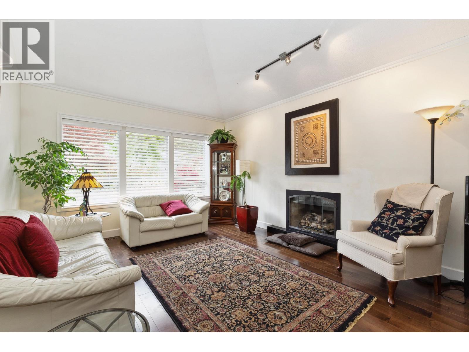 Photo 5 of 4728 Underwood Avenue, North Vancouver BC