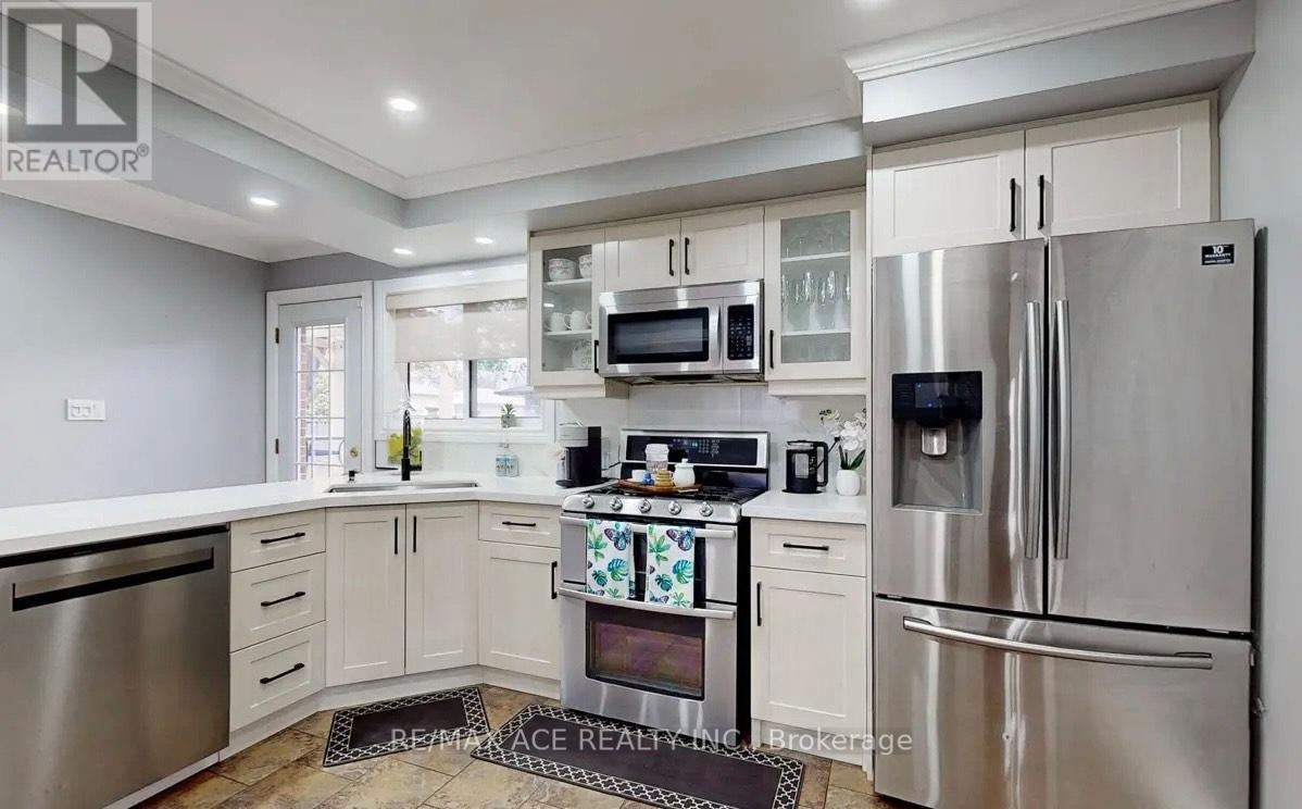 Photo 10 of 603 Braemor Court, Oshawa ON
