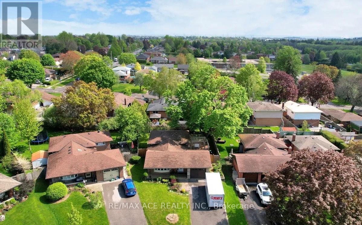 Photo 2 of 603 Braemor Court, Oshawa ON