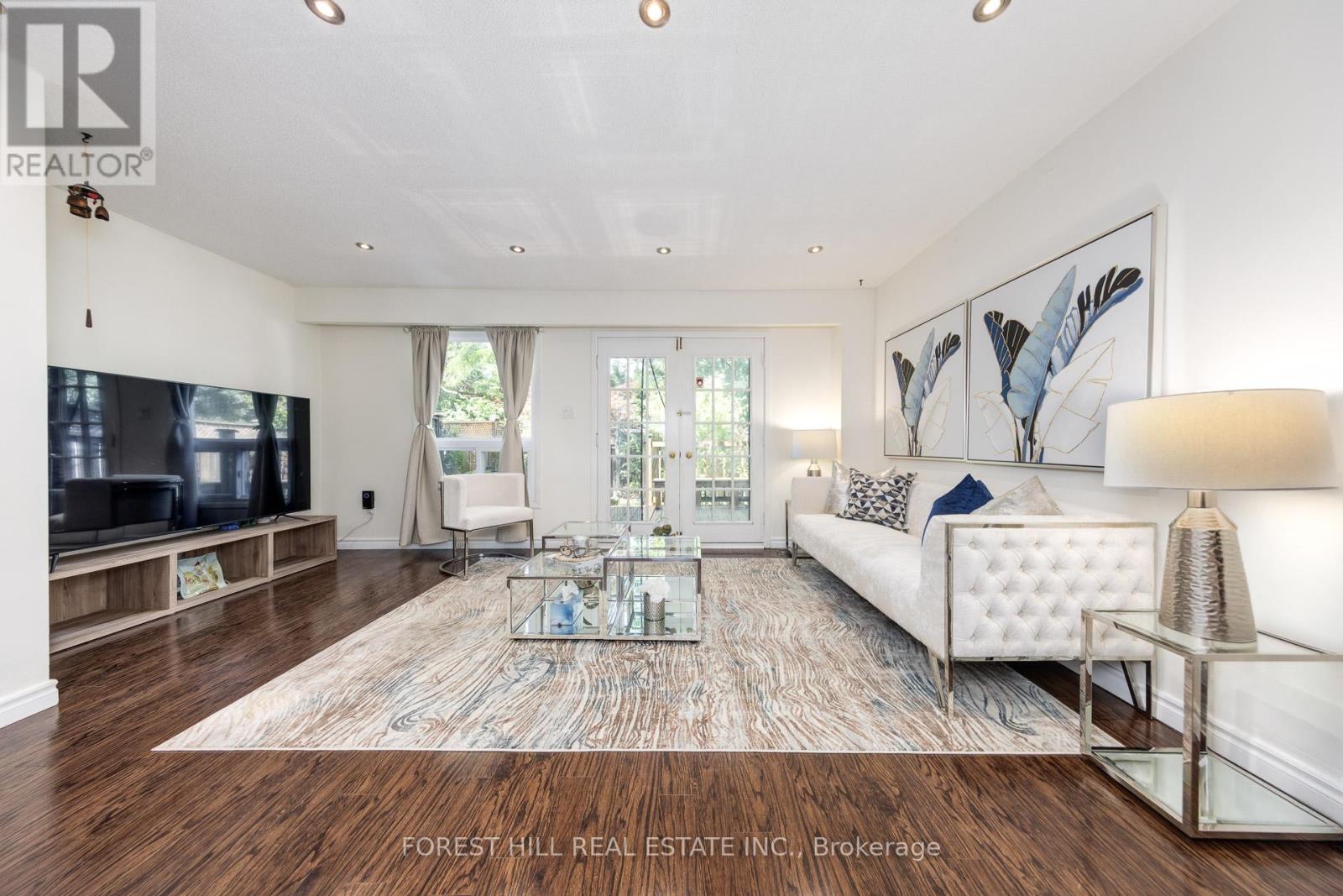 Photo 10 of 12 1 Davisbrook Boulevard, Toronto ON