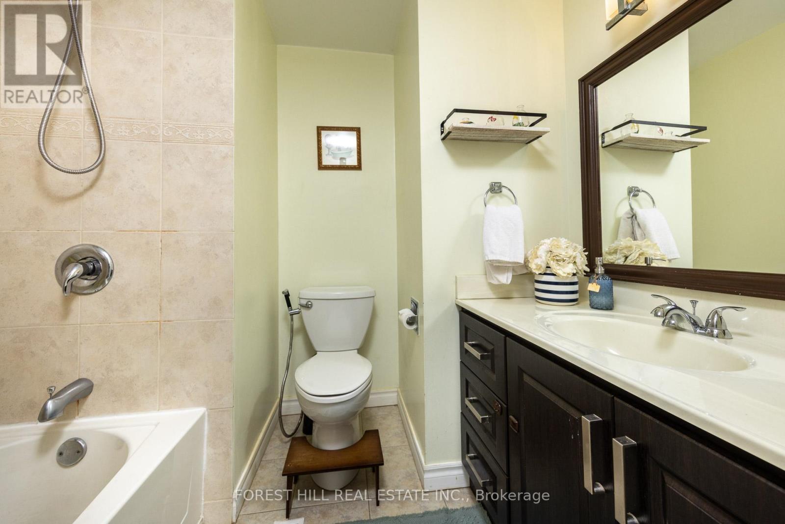 Photo 16 of 12 1 Davisbrook Boulevard, Toronto ON