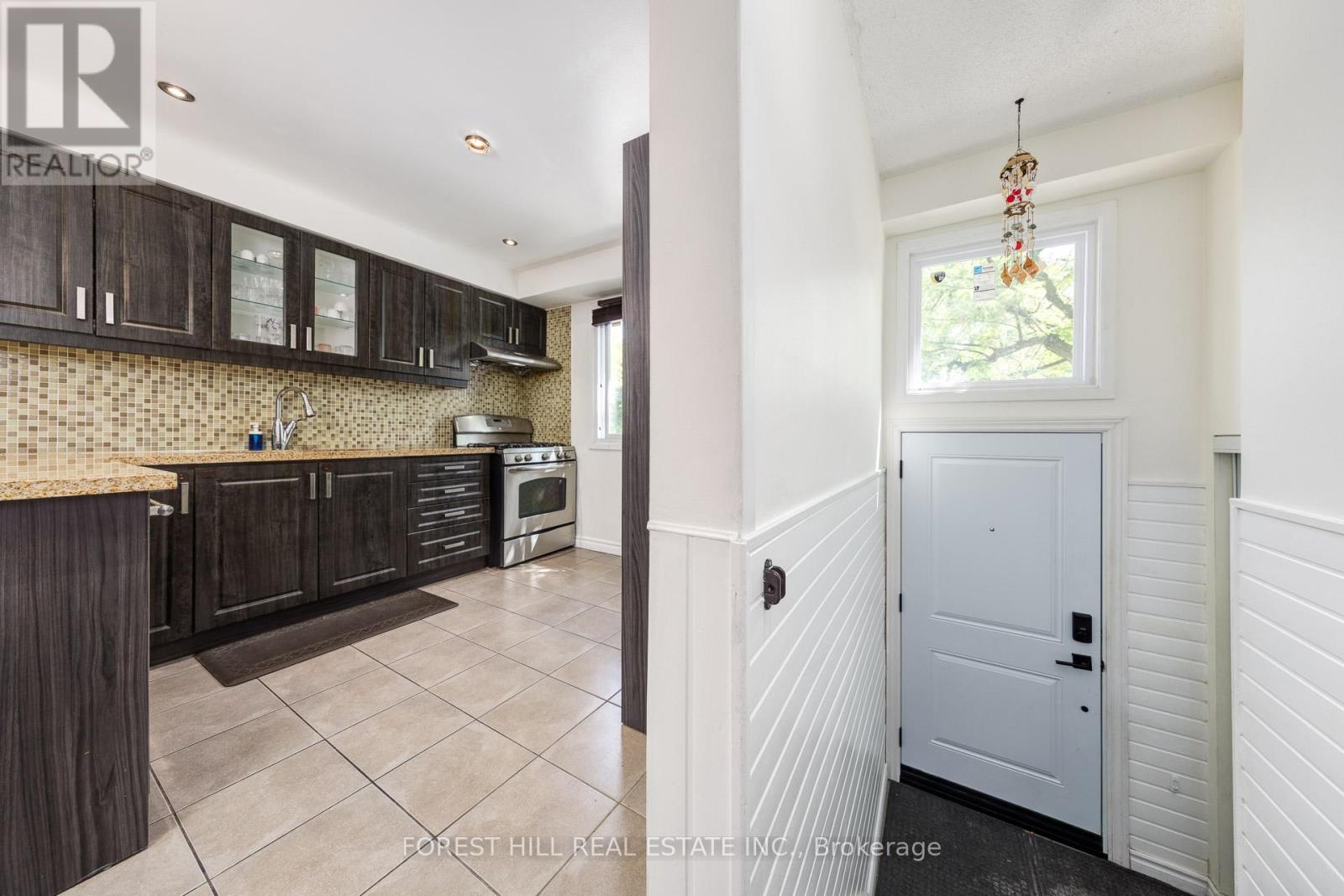Photo 4 of 12 1 Davisbrook Boulevard, Toronto ON