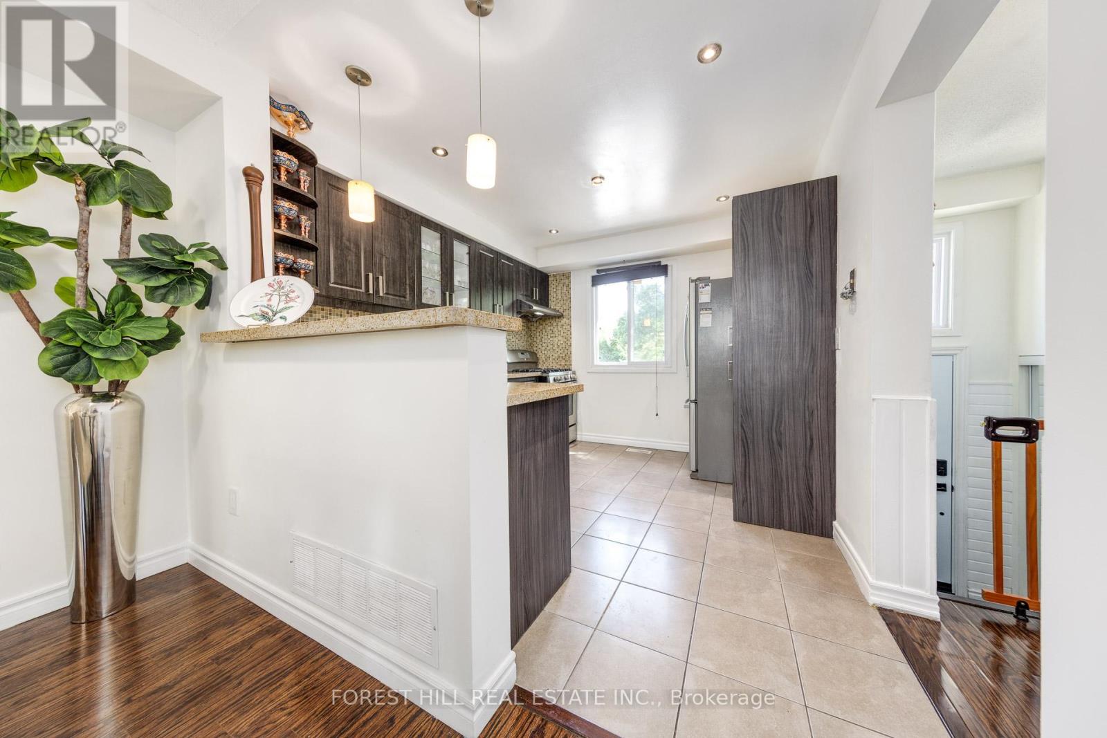 Photo 5 of 12 1 Davisbrook Boulevard, Toronto ON