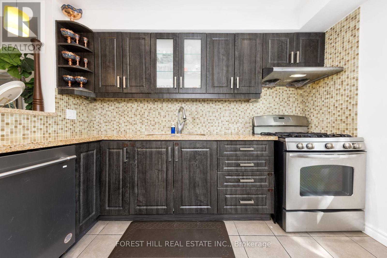 Photo 7 of 12 1 Davisbrook Boulevard, Toronto ON