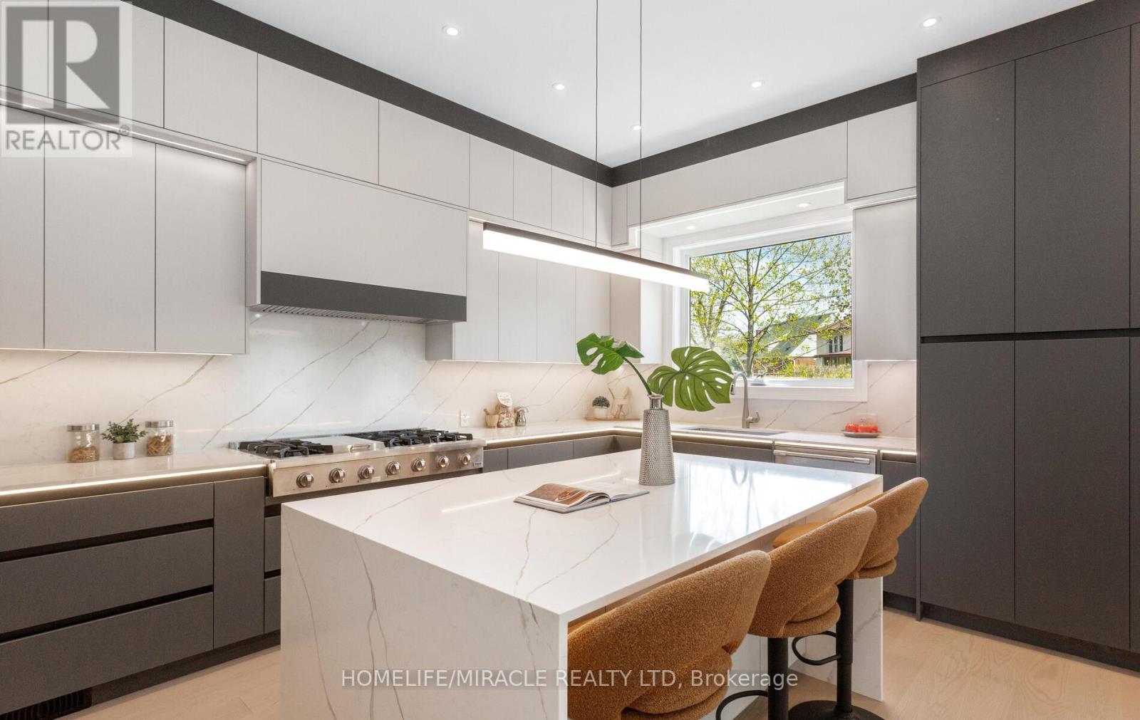 Photo 17 of 55 Adanac Drive, Toronto ON