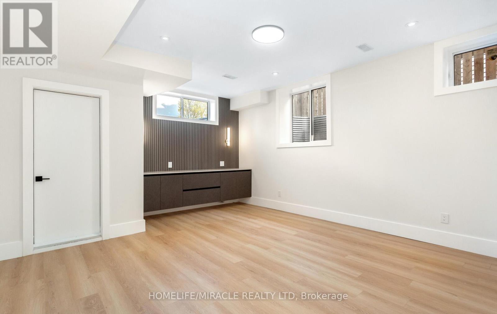Photo 35 of 55 Adanac Drive, Toronto ON