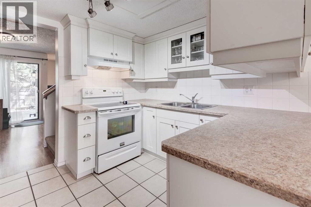 Photo 3 of 110 2300 Oakmoor Drive Sw, Calgary AB