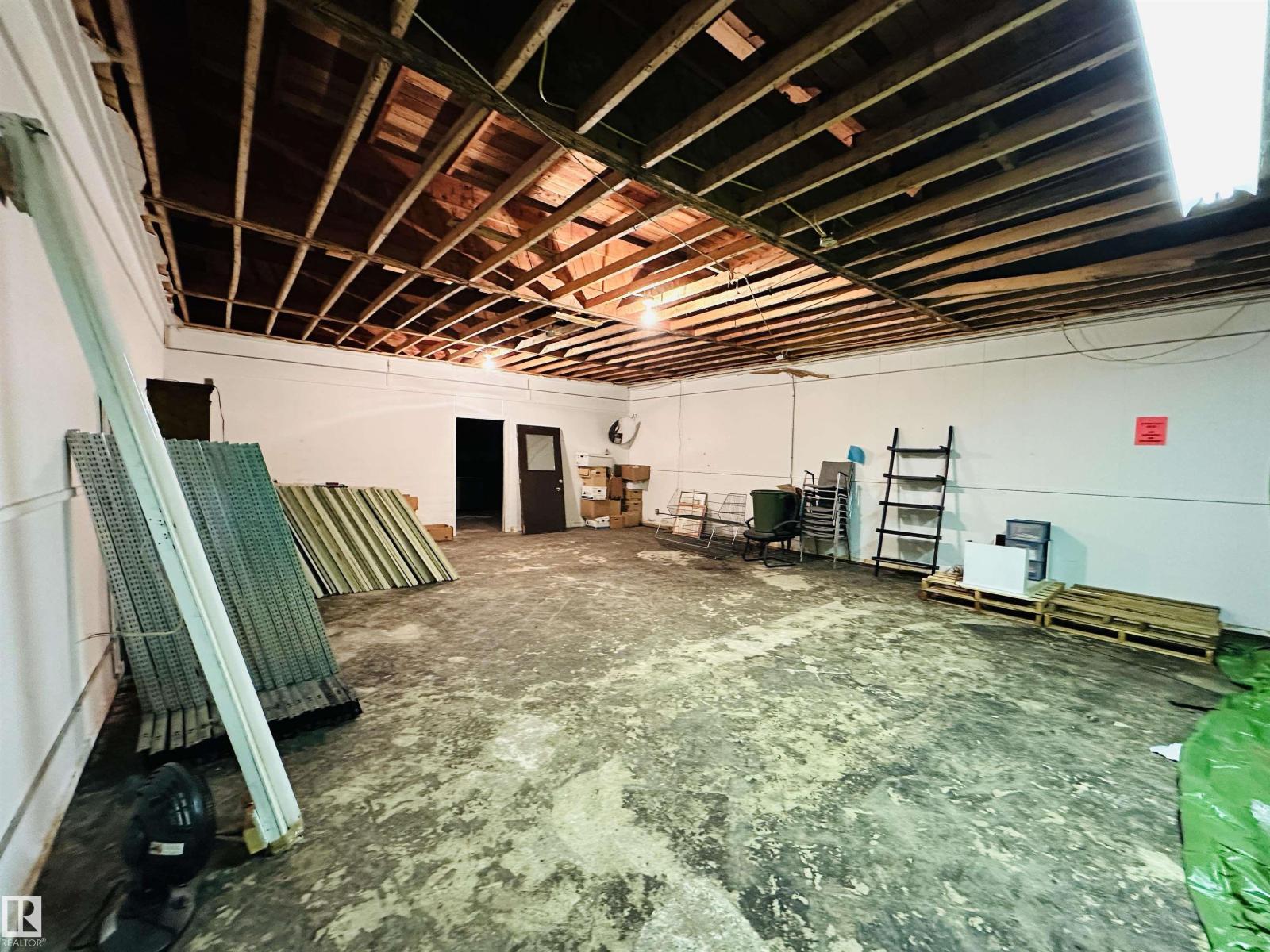 Photo 4 of 4910 50 St, Wetaskiwin AB