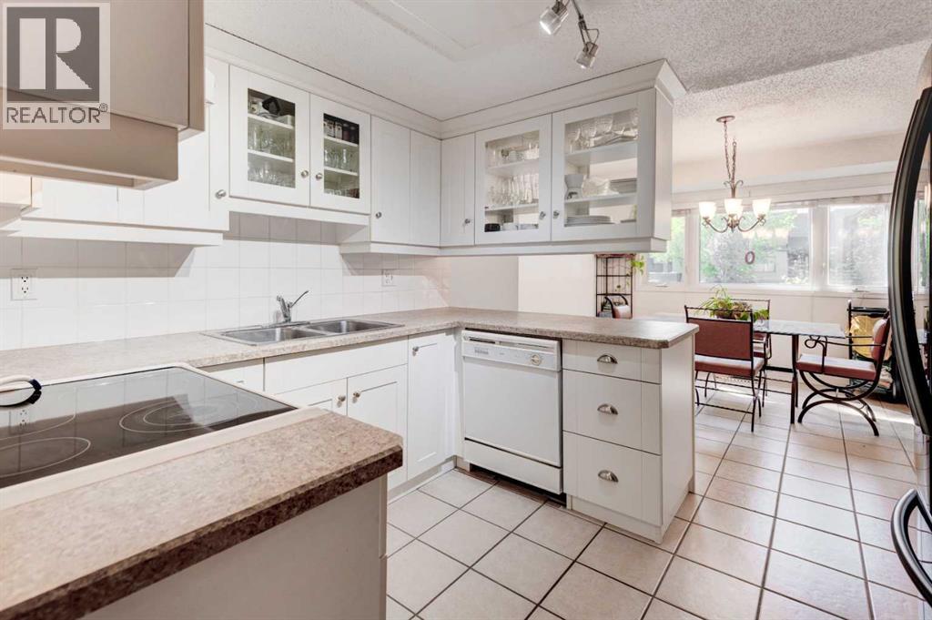 Photo 4 of 110 2300 Oakmoor Drive Sw, Calgary AB