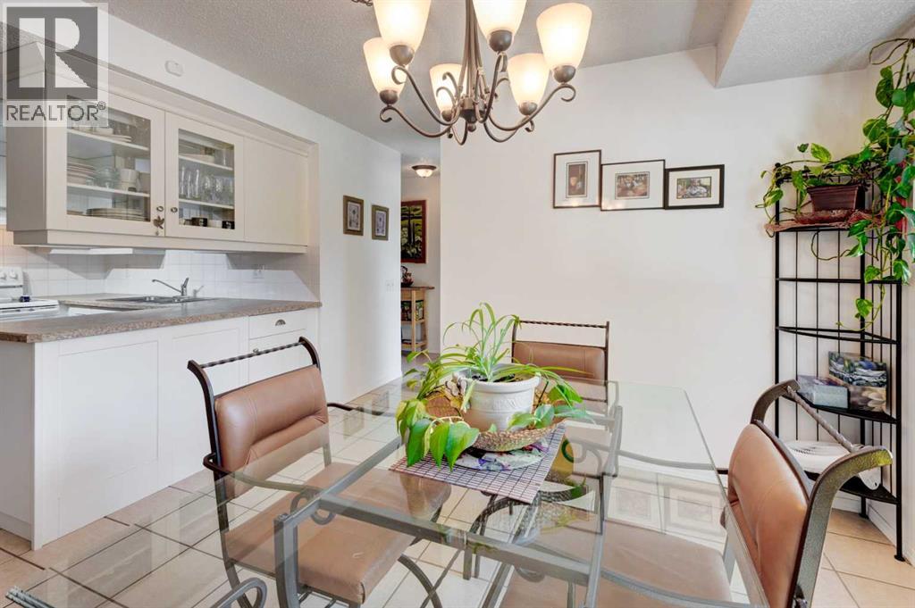Photo 11 of 110 2300 Oakmoor Drive Sw, Calgary AB