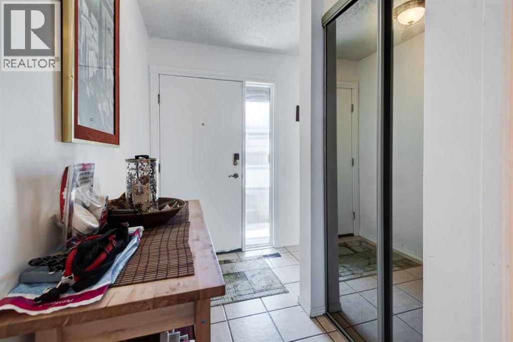 Photo 15 of 110 2300 Oakmoor Drive Sw, Calgary AB