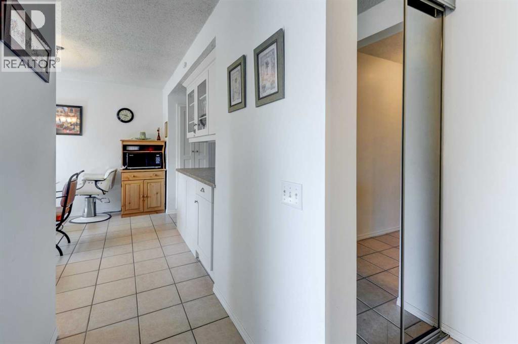 Photo 14 of 110 2300 Oakmoor Drive Sw, Calgary AB