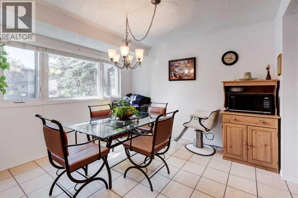 Photo 2 of 110 2300 Oakmoor Drive Sw, Calgary AB