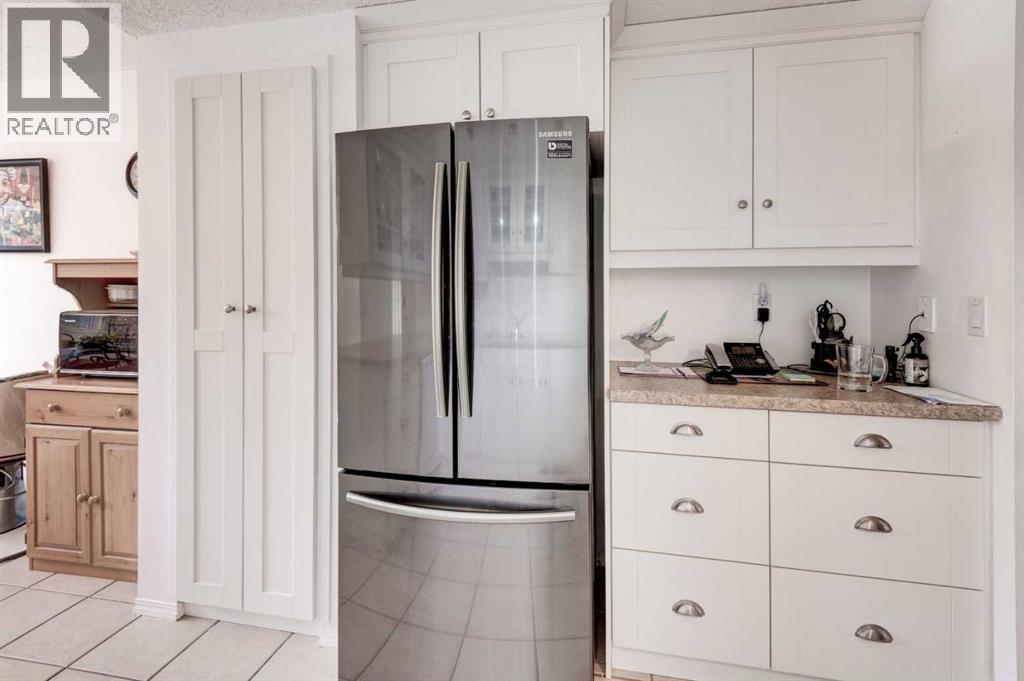 Photo 10 of 110 2300 Oakmoor Drive Sw, Calgary AB