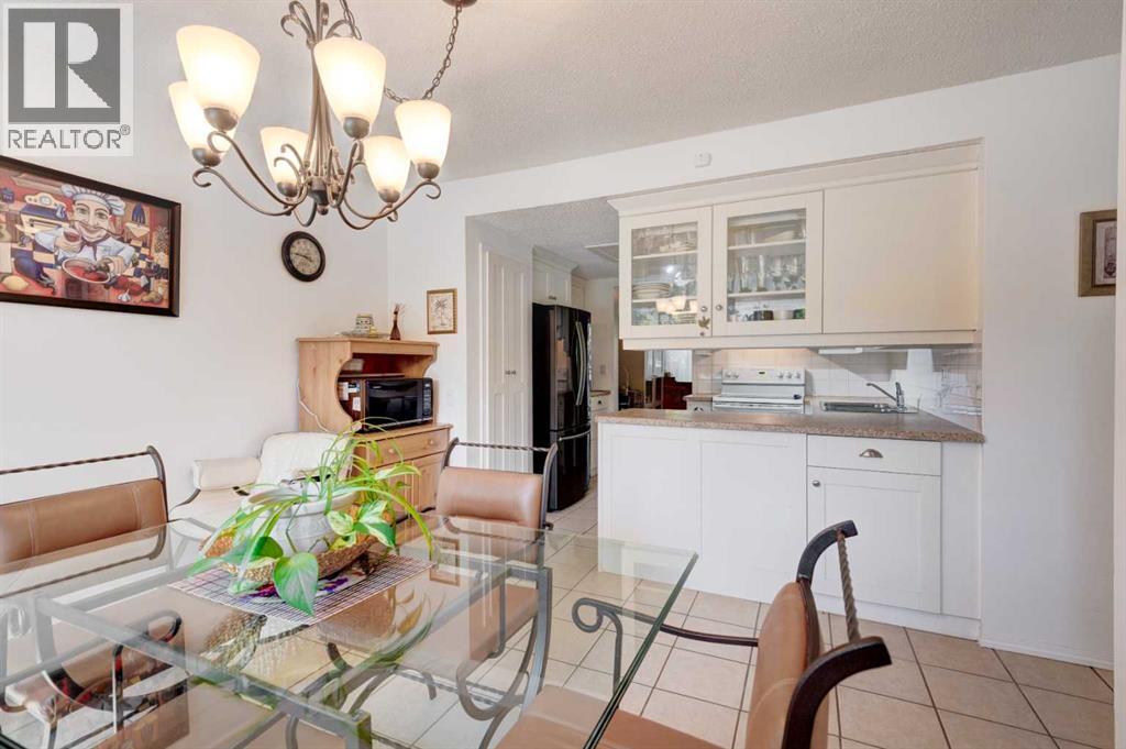 Photo 12 of 110 2300 Oakmoor Drive Sw, Calgary AB