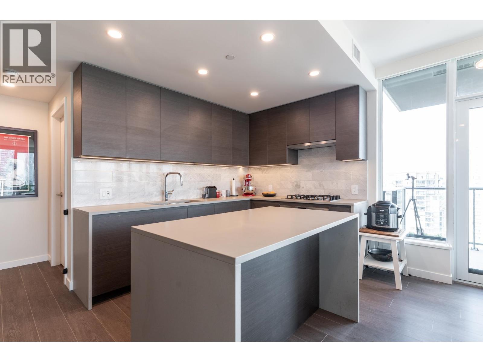 Photo 6 of 2707 4168 Lougheed Highway, Burnaby BC
