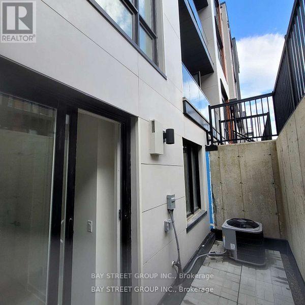 Photo 13 of 1006 14 David Eyer Road, Richmond Hill ON