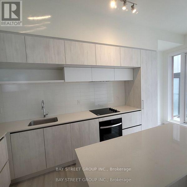 Photo 2 of 1006 14 David Eyer Road, Richmond Hill ON