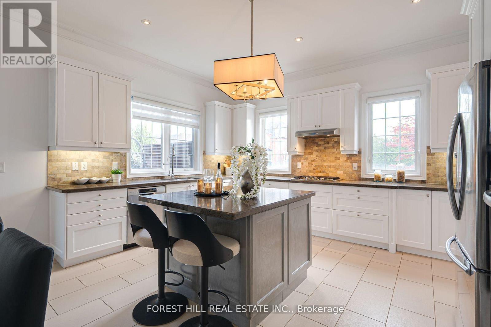 Photo 14 of 101 Glenheron Crescent, Vaughan ON