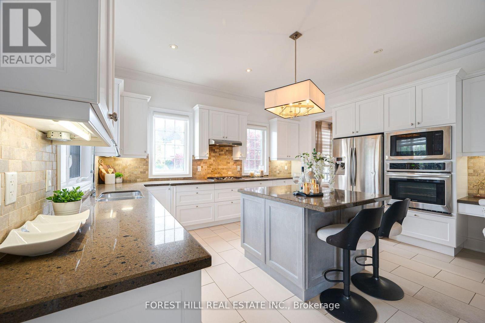 Photo 15 of 101 Glenheron Crescent, Vaughan ON