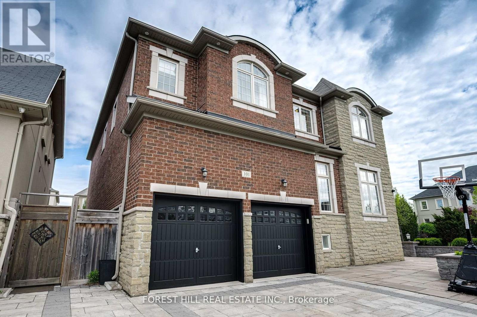 Photo 2 of 101 Glenheron Crescent, Vaughan ON