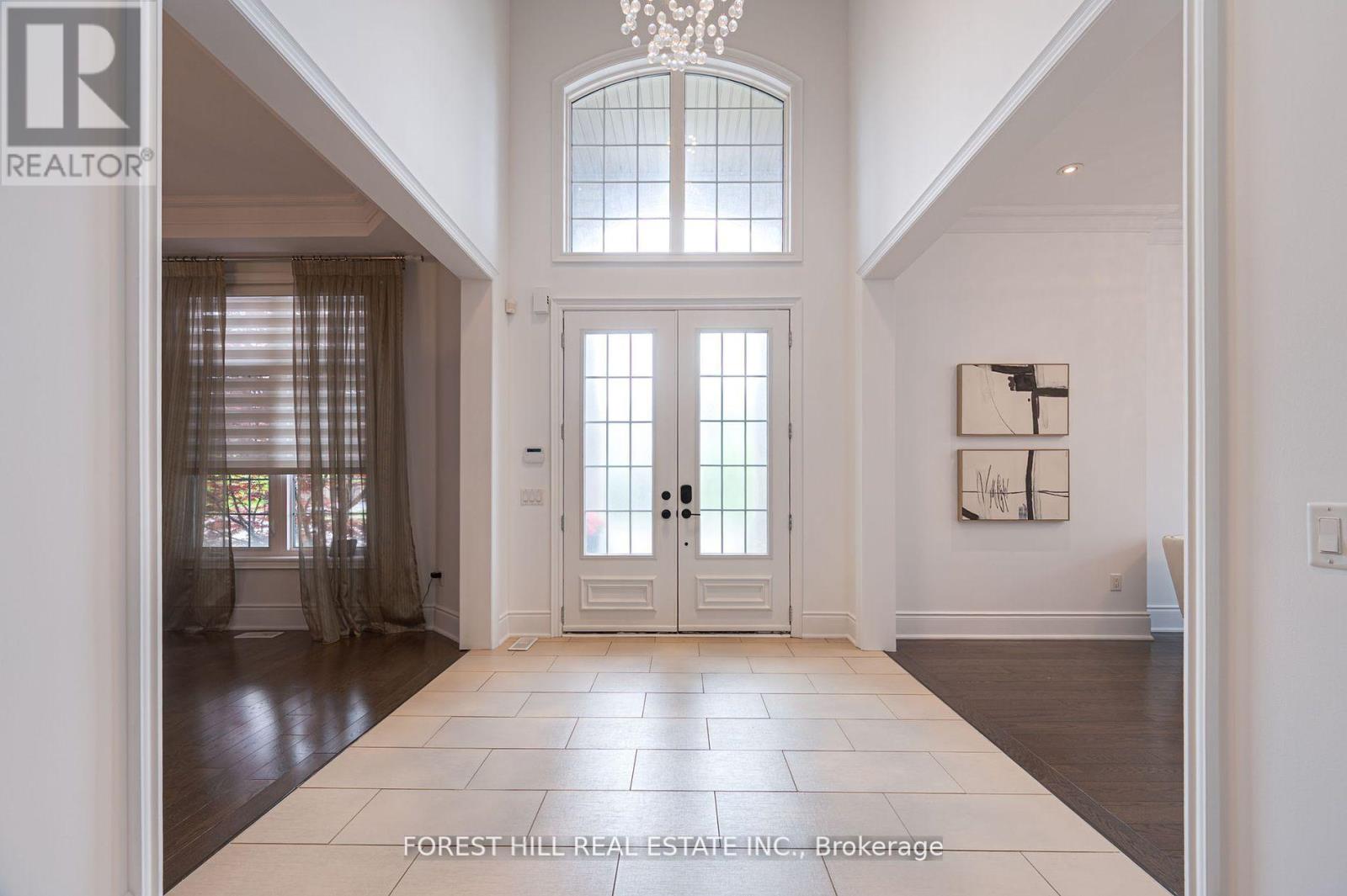 Photo 3 of 101 Glenheron Crescent, Vaughan ON