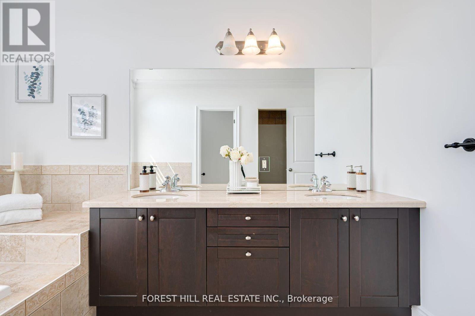 Photo 30 of 101 Glenheron Crescent, Vaughan ON