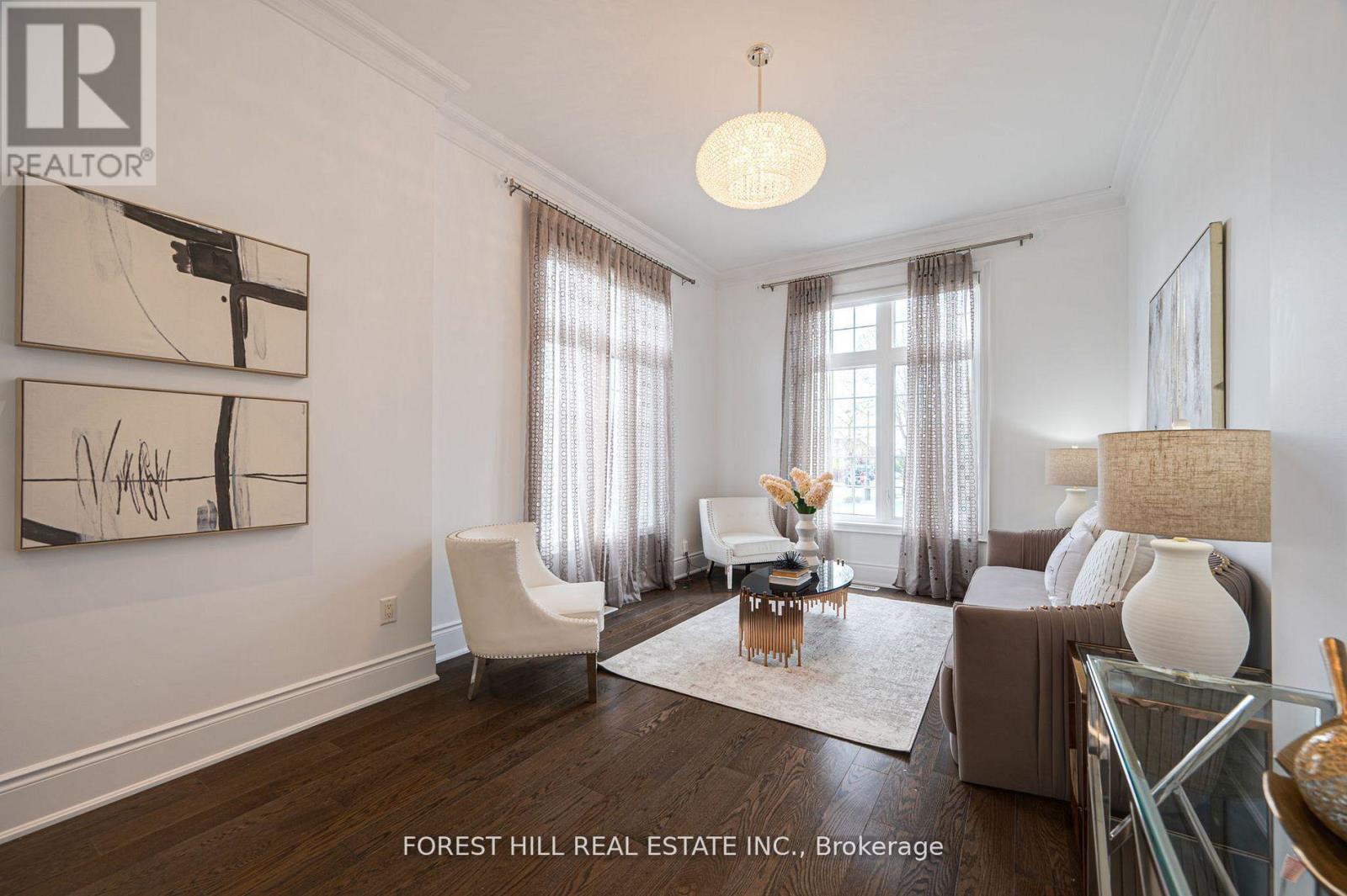 Photo 5 of 101 Glenheron Crescent, Vaughan ON