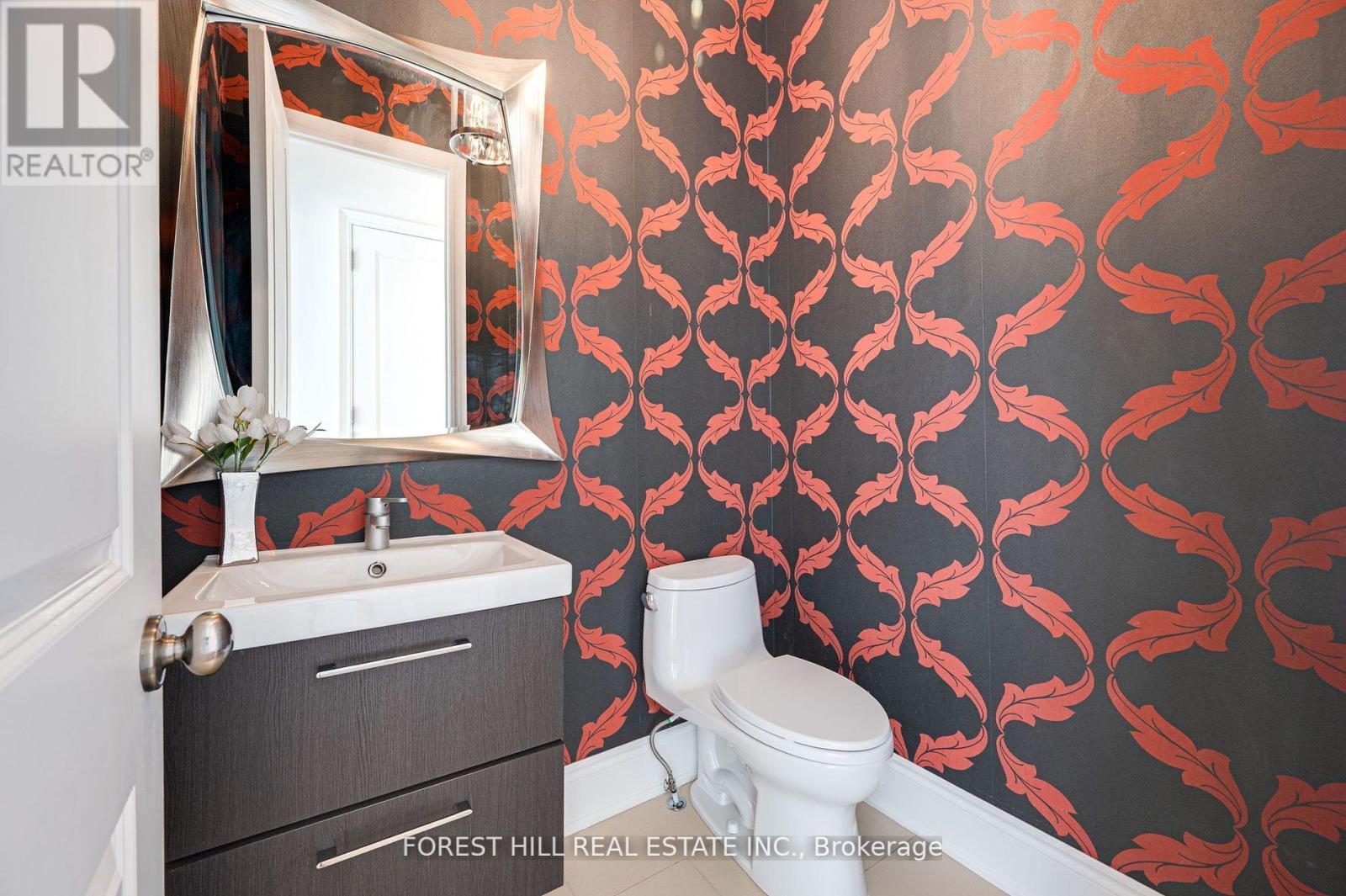 Photo 6 of 101 Glenheron Crescent, Vaughan ON