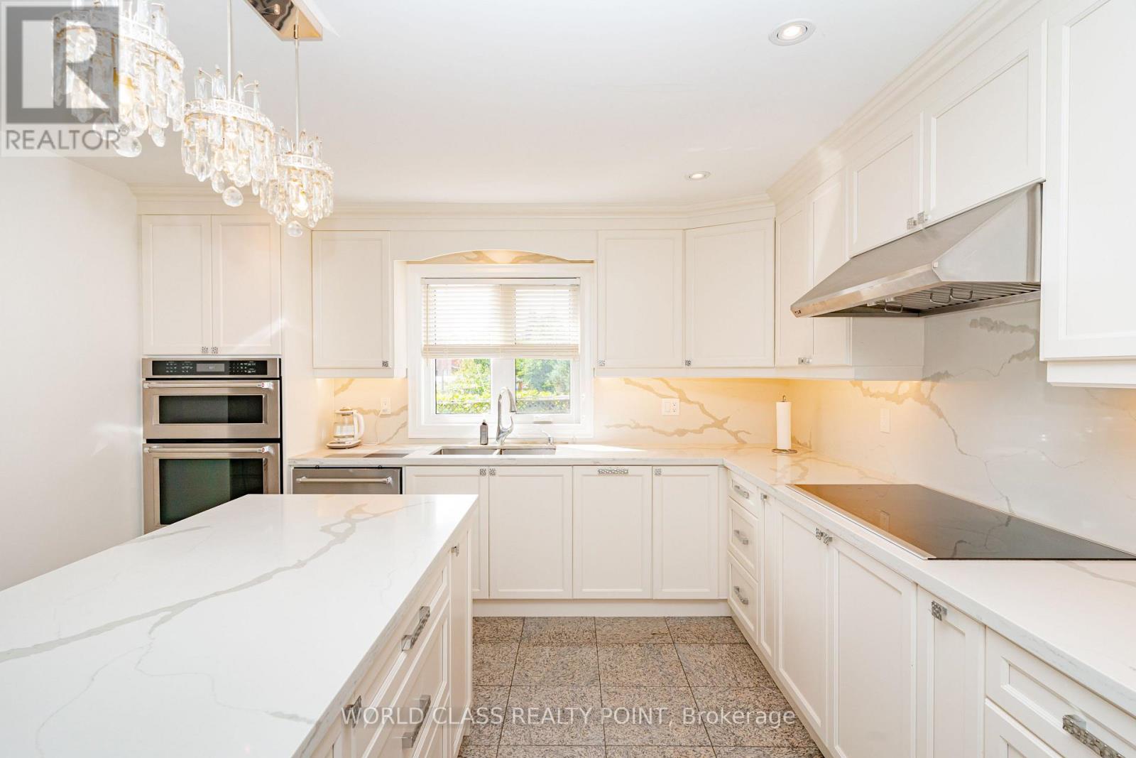 Photo 10 of 117 Highglen Avenue, Markham ON
