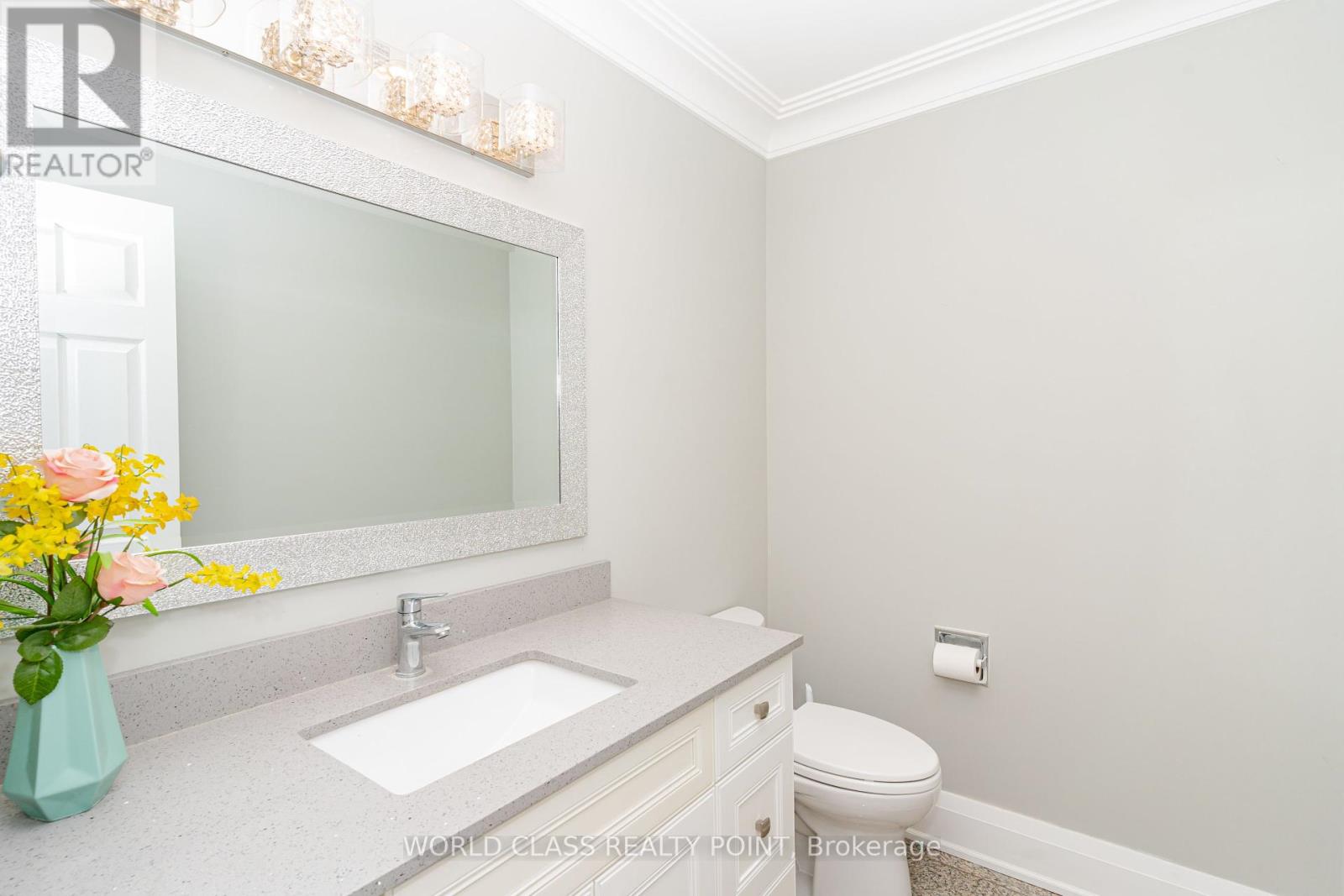 Photo 15 of 117 Highglen Avenue, Markham ON