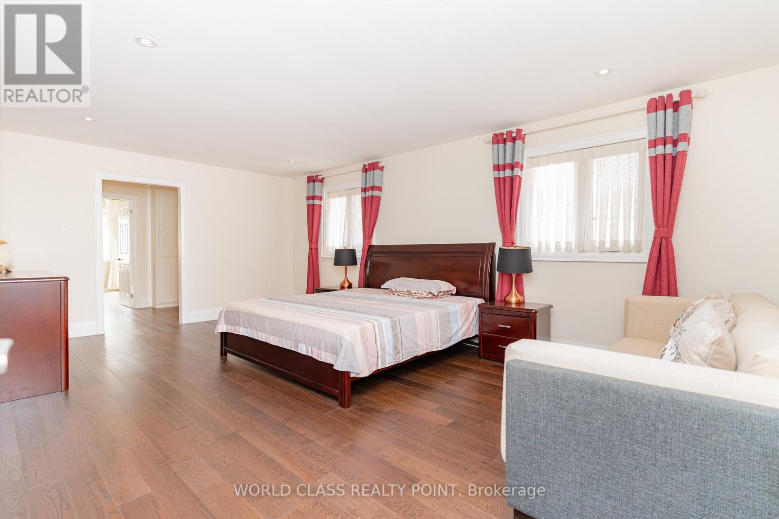 Photo 25 of 117 Highglen Avenue, Markham ON