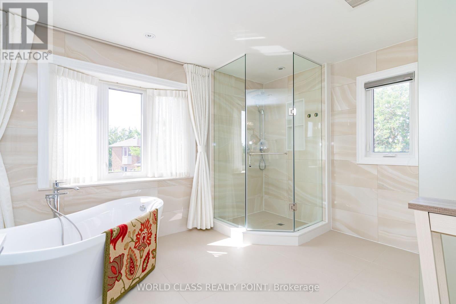 Photo 29 of 117 Highglen Avenue, Markham ON
