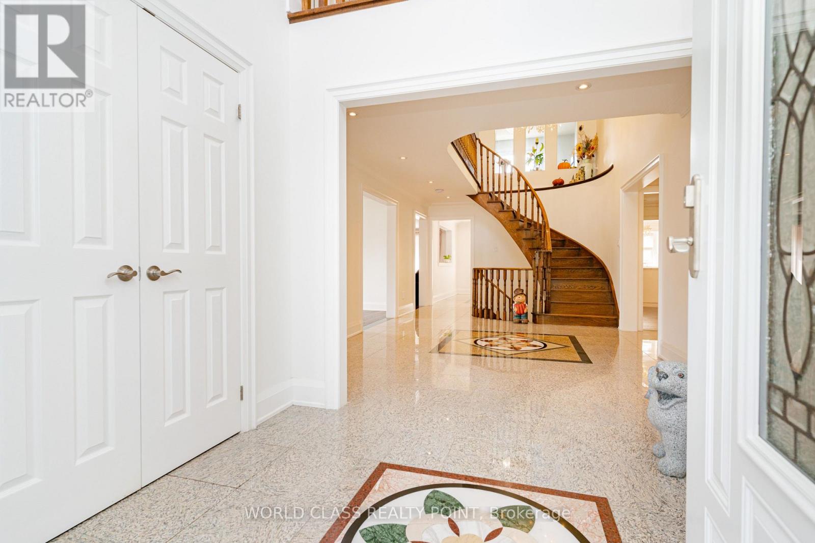 Photo 3 of 117 Highglen Avenue, Markham ON