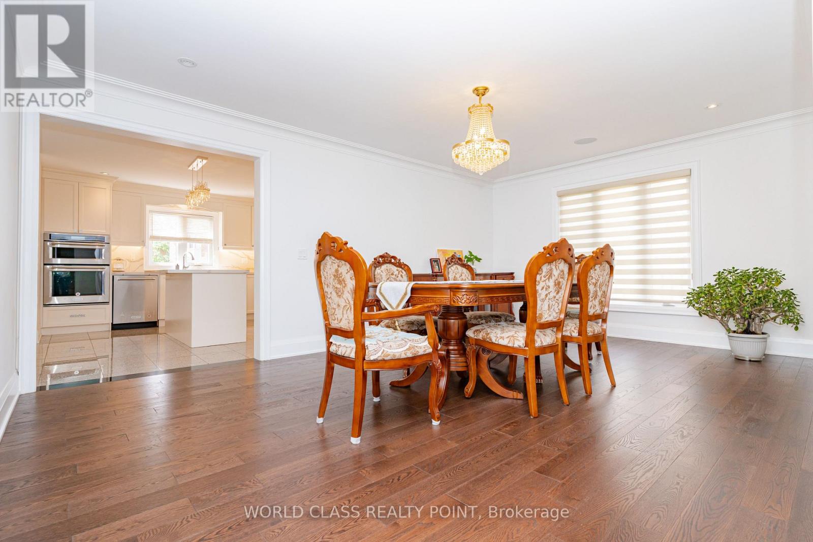 Photo 9 of 117 Highglen Avenue, Markham ON