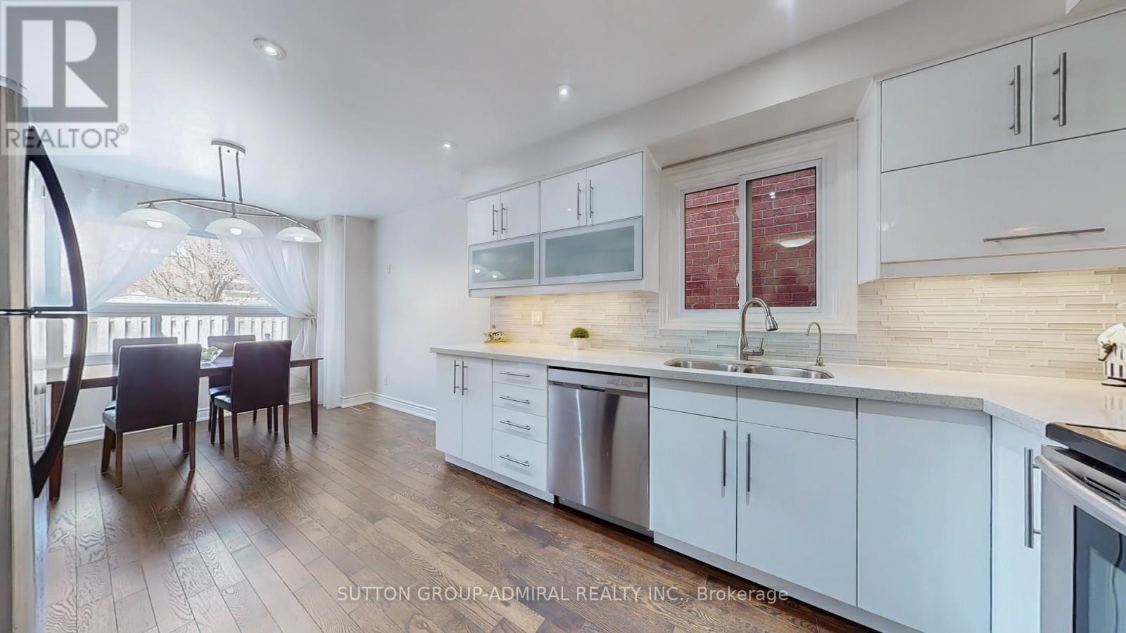 Photo 12 of 64 Roxborough Lane, Vaughan ON