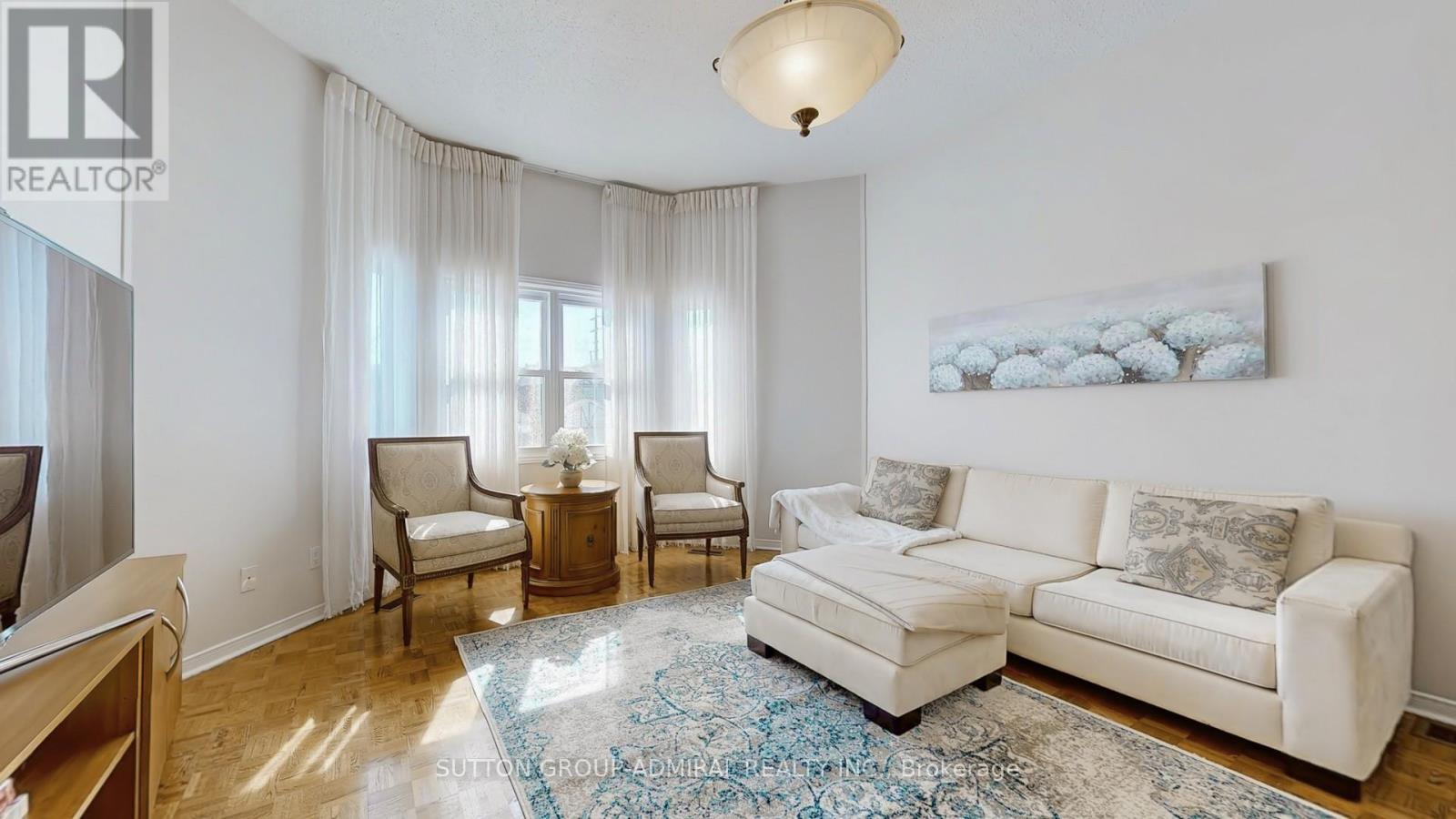 Photo 4 of 64 Roxborough Lane, Vaughan ON