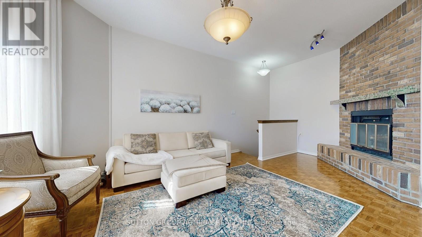 Photo 6 of 64 Roxborough Lane, Vaughan ON