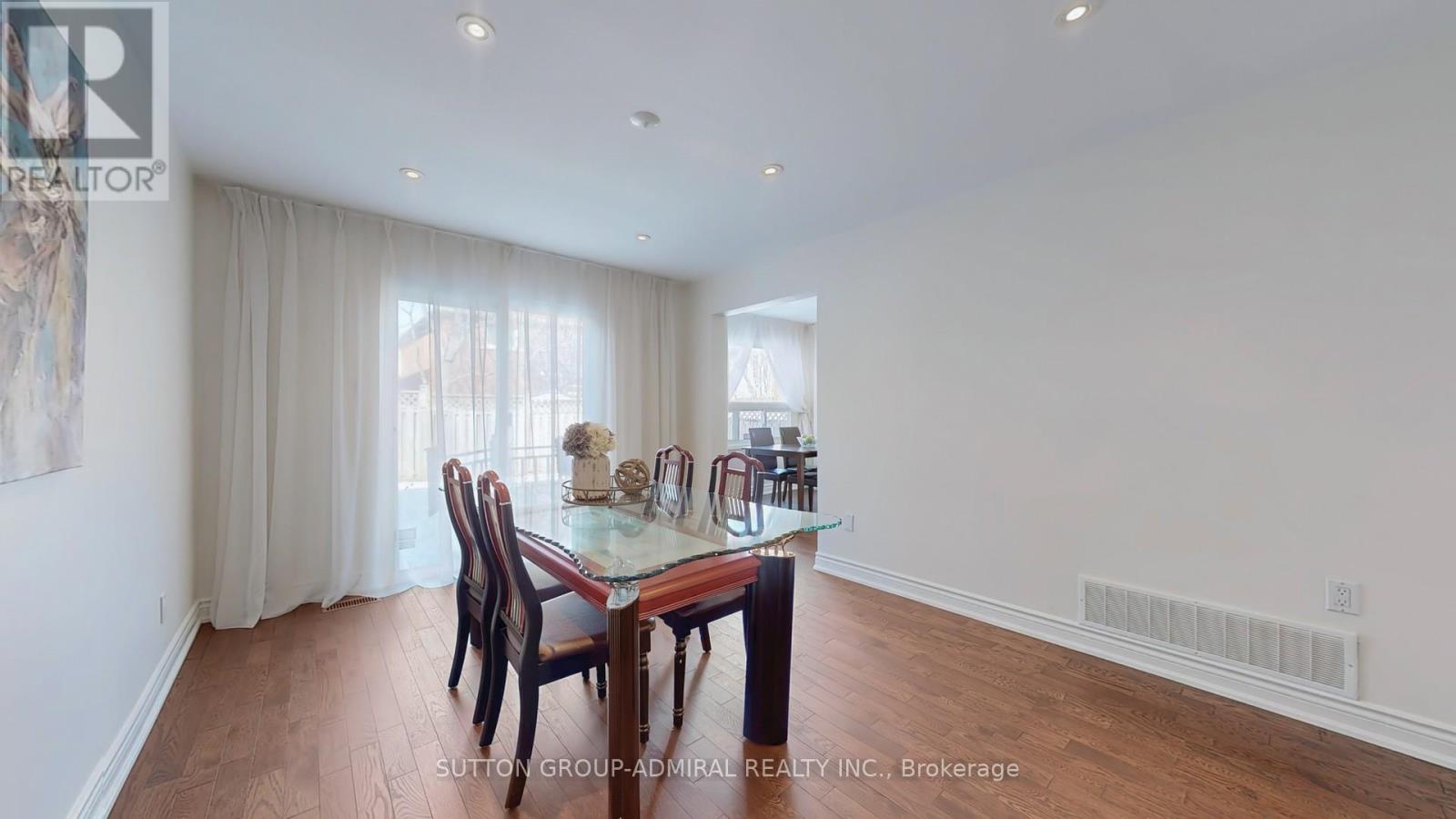 Photo 7 of 64 Roxborough Lane, Vaughan ON