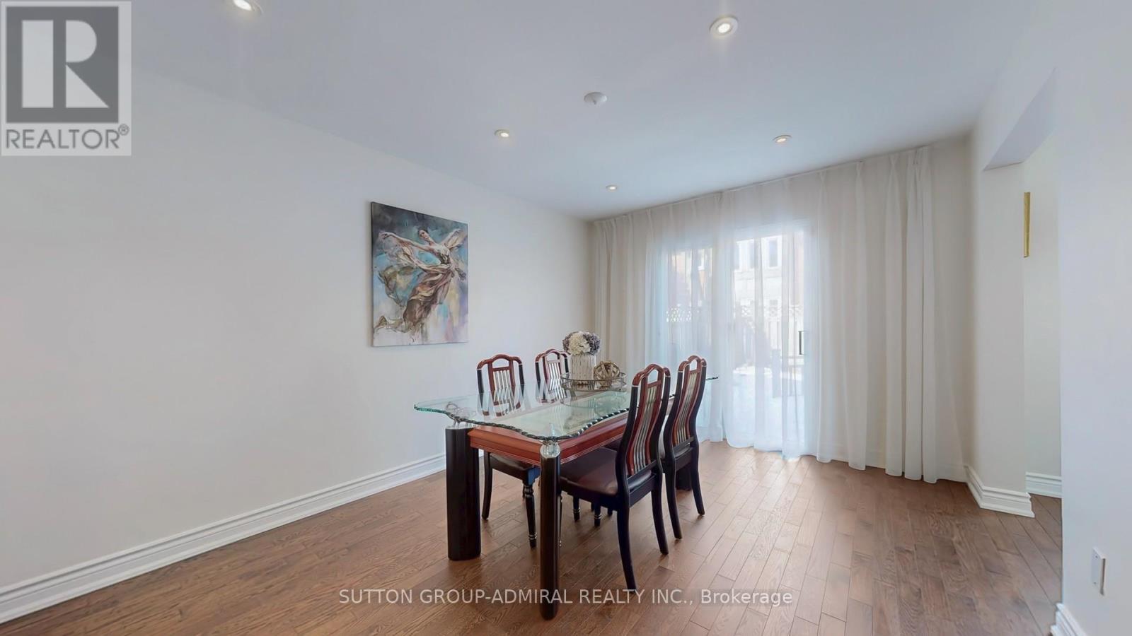 Photo 8 of 64 Roxborough Lane, Vaughan ON