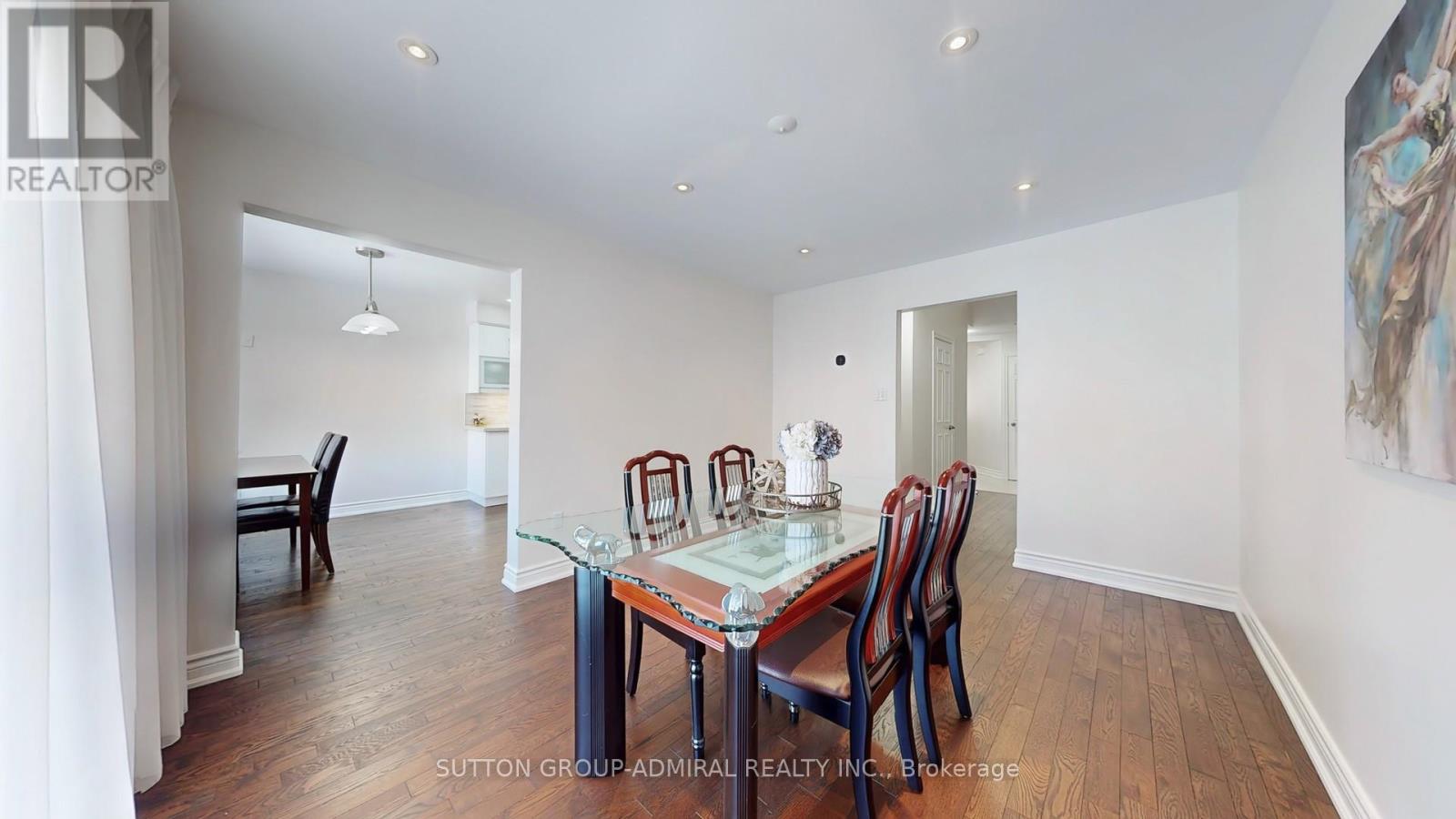 Photo 9 of 64 Roxborough Lane, Vaughan ON